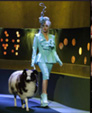 Lady Gaga (und Kevin das Schaf) tragen Atsuko Kudo bei der Jonathan Ross Show